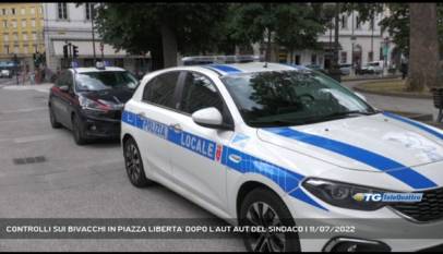 TRIESTE | CONTROLLI SUI BIVACCHI IN PIAZZA LIBERTA' DOPO L'AUT AUT DEL SINDACO