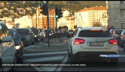 TRIESTE | CORTEO NO GREEN PASS: TRECENTO MANIFESTANTI IN PIAZZA