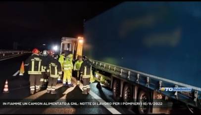 TRIESTE | IN FIAMME UN CAMION ALIMENTATO A GNL: NOTTE DI LAVORO PER I POMPIERI