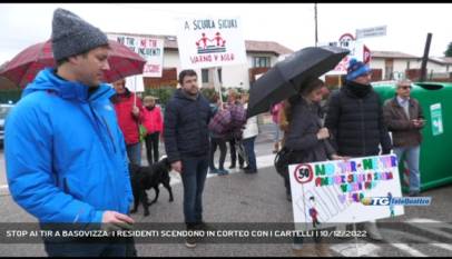 TRIESTE | STOP AI TIR A BASOVIZZA: I RESIDENTI SCENDONO IN CORTEO CON I CARTELLI