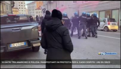 TRIESTE | SCONTRI TRA ANARCHICI E POLIZIA: MANIFESTANTI IN PROTESTA PER IL CASO COSPITO
