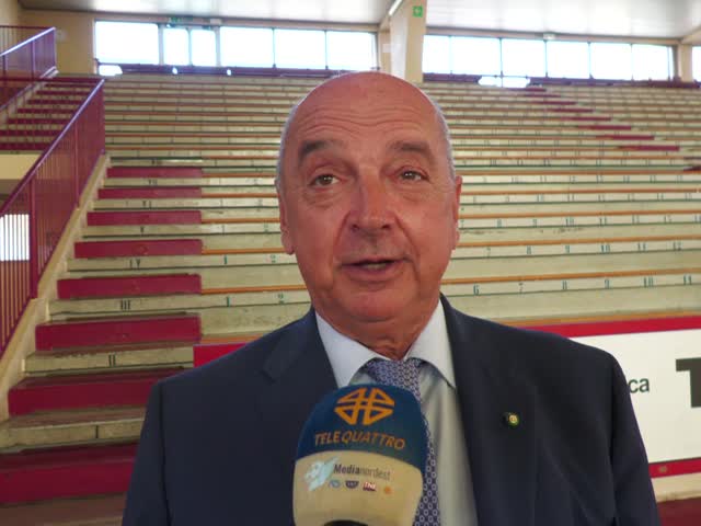 TRIESTE | MICHAEL JORDAN E IL TABELLONE IN FRANTUMI: UNA TARGA E UNA ...